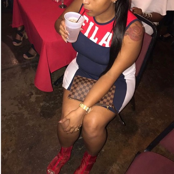 File dress - Picture 2 of 3